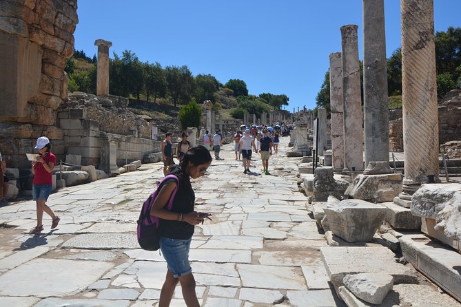 3-Hour Private Ephesus, Terrace Houses, Cruiser Only - Meeting your guide at Kusadasi port