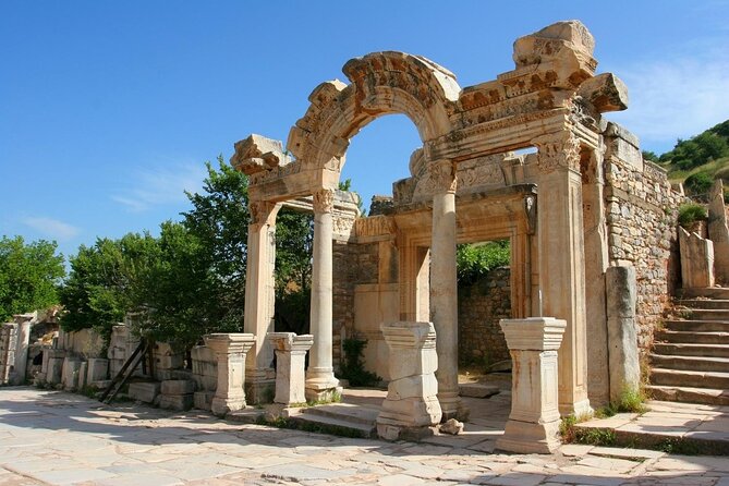 (Best of Ephesus) Private Ephesus & House Of Virgin Mary & LUNCH - Meeting your guide at Kusadasi Port