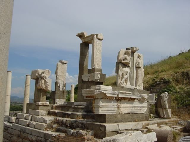 Ephesus: Full-Day Tour from Kusadasi or Izmir - The quiet setting of Virgin Mary’s House