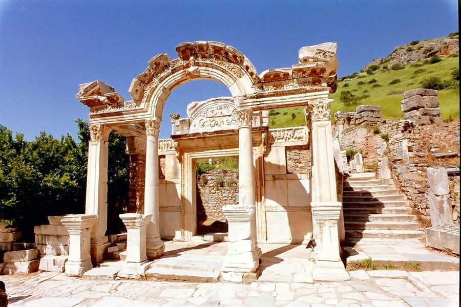 Ephesus: House of Virgin Marry & Artemis w Lunch & Ticket - Why Ephesus is the heart of the day
