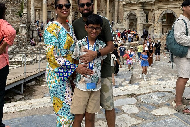 Ephesus Museum and Panoramic Ephesus Tours and Turkish bath - Lunch, crafts, and the two-hour cooperative stop