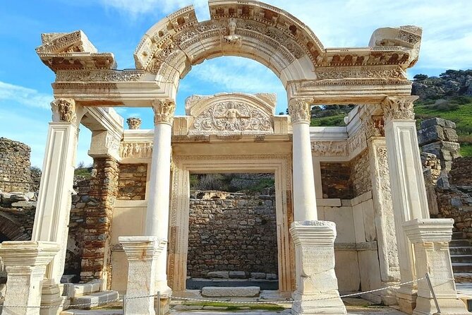FOR CRUISERS: Highlights of Ephesus Private Tour (GUARANTEED ON-TIME RETURN) - Meeting your guide at Kusadasi Cruise Port