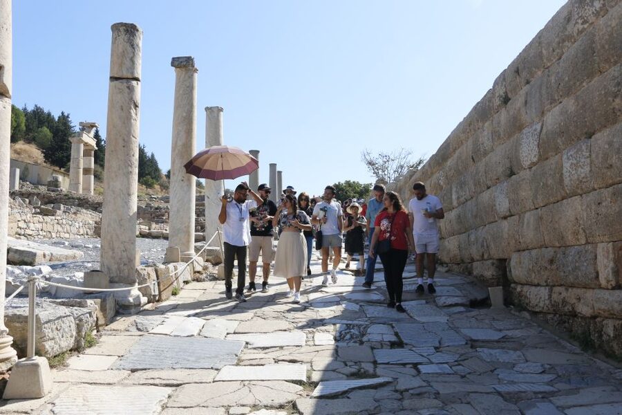 From Istanbul: Ephesus & Şirince Day Trip w/ Wine Tasting - Lunch and the carpet demonstration