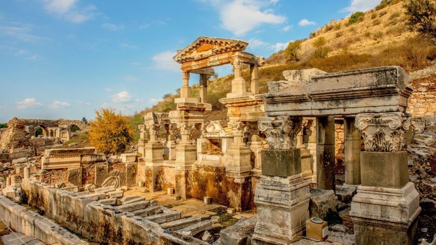 From Izmir: Full-Day Ephesus Tour with Lunch - Lunch in Selçuk and the shopping stops
