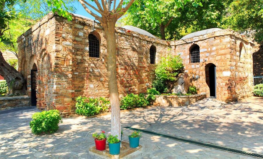 From Kusadasi: Ephesus Guided Sightseeing Tour with Lunch - Lunch adds a welcome pause