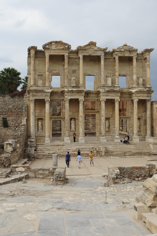 Guided Icmeler Ephesus Tour w/ Breakfast & Lunch - Walking into the ancient city of Ephesus