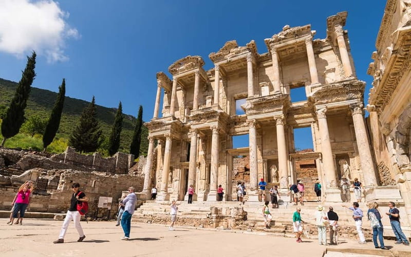 Kusadasi: Ephesus & House of Mary Small Group Tour w/Lunch - Meeting your guide at Kusadasi Cruise Port