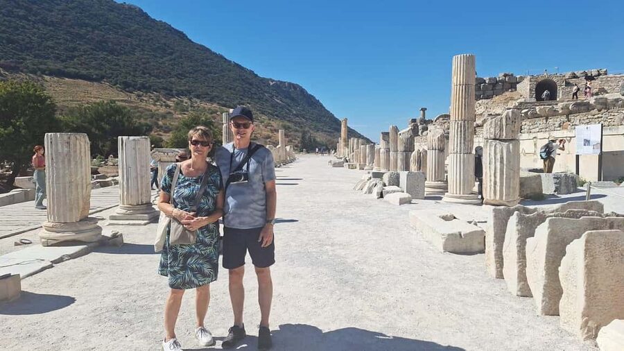 Kusadasi: Ephesus Private Tour for Cruise Guests - Lunch at a carpet village in Selcuk