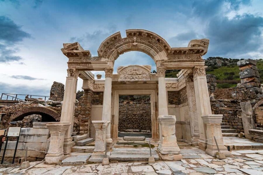 Kusadasi: Ephesus Private Tour for Cruise Guests - Walking through Ephesus for 2.5 hours