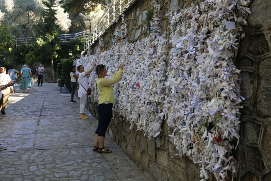 Kusadasi or Selcuk: Full-Day Ephesus Tour with Lunch - Marble streets and summer heat require planning