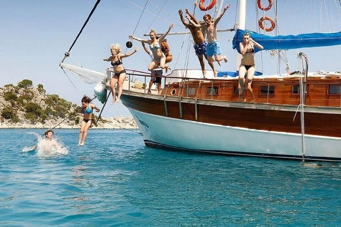National Park Boat Trip with Lunch from Kusadasi / Selcuk - Lunch on the water, with mixed expectations