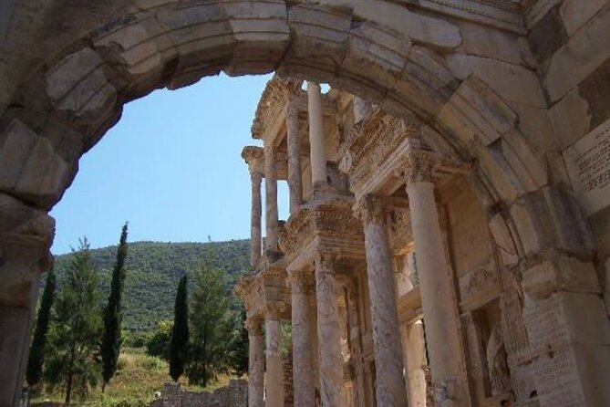 ONLY FOR CRUISE GUESTS / Top Seller Ephesus Tour - Meeting the guide and settling into the vehicle