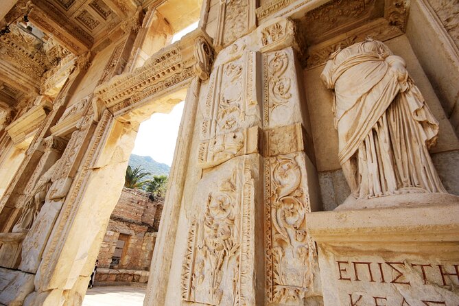 SKIP-THE-LINE: BEST OF EPHESUS PRIVATE TOUR with Lunch & ENTRY - The Terrace Houses and their fragile decoration