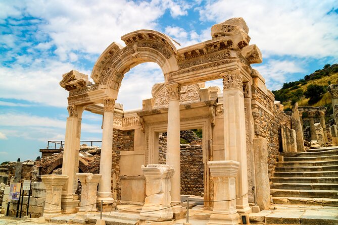 SKIP-THE-LINE: BEST OF EPHESUS PRIVATE TOUR with Lunch & ENTRY - Kusadasi Castle and the return to the harbor